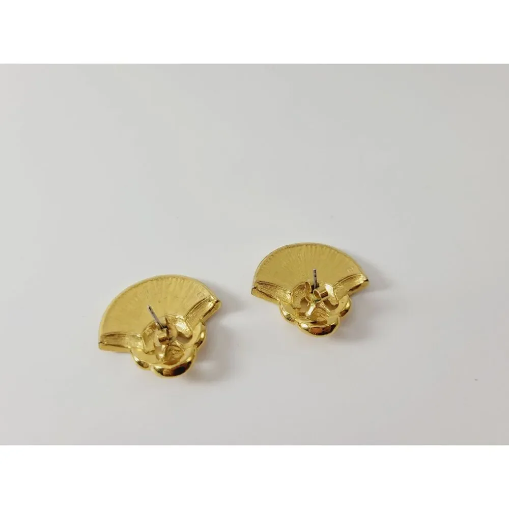 Vtg Avon Ivory Enamel Vogue Style Gold and White Stud Earrings Fan Shape 1980s